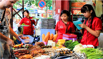 Ha Noi Food Tour and rickshaw